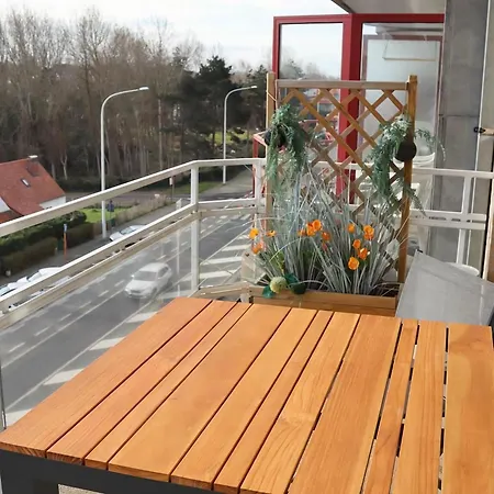 In With Balcony Ньивпорт